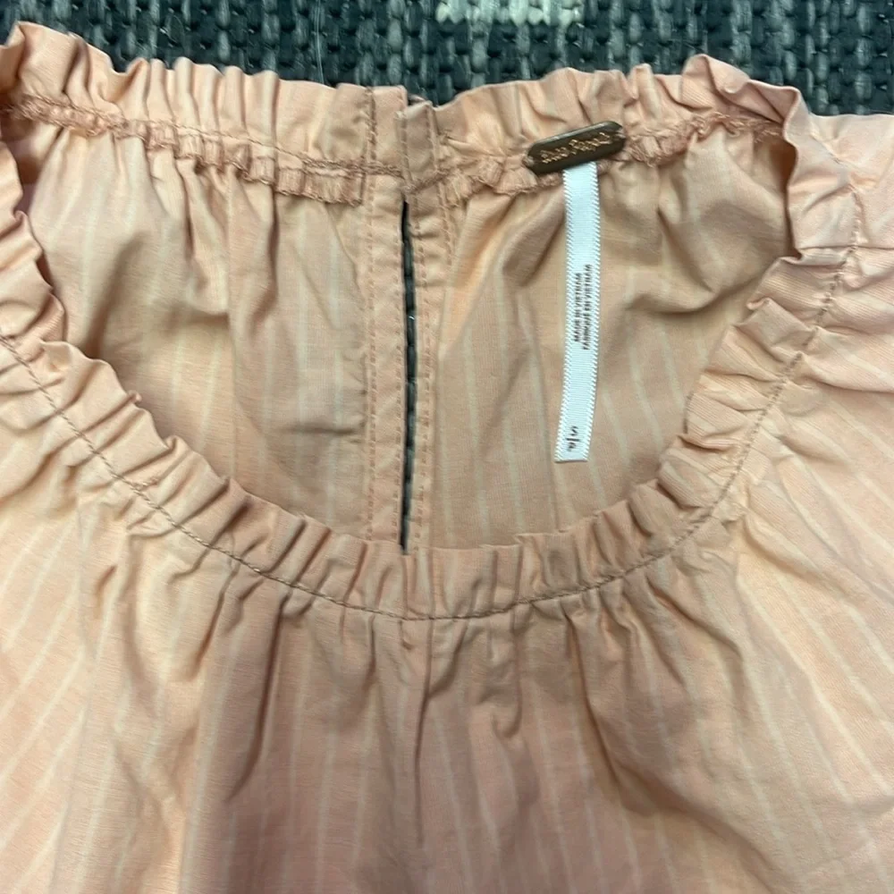 BNWT Free People Small Top - Picture 2 of 3